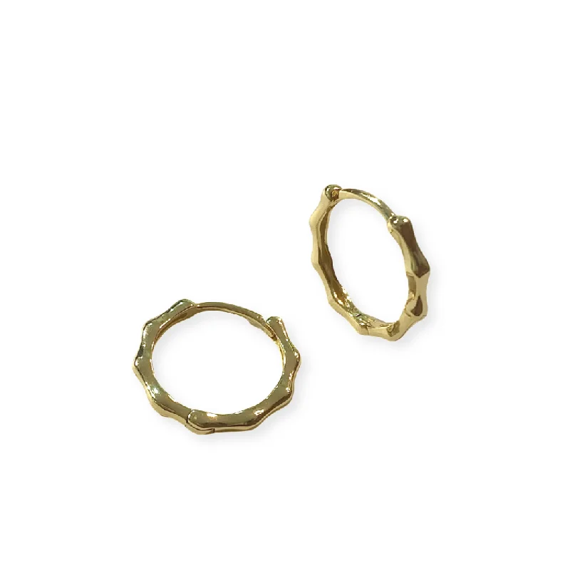 Ladies pearl hoop earrings-Noellery Bamboo Texture Wavy Huggies