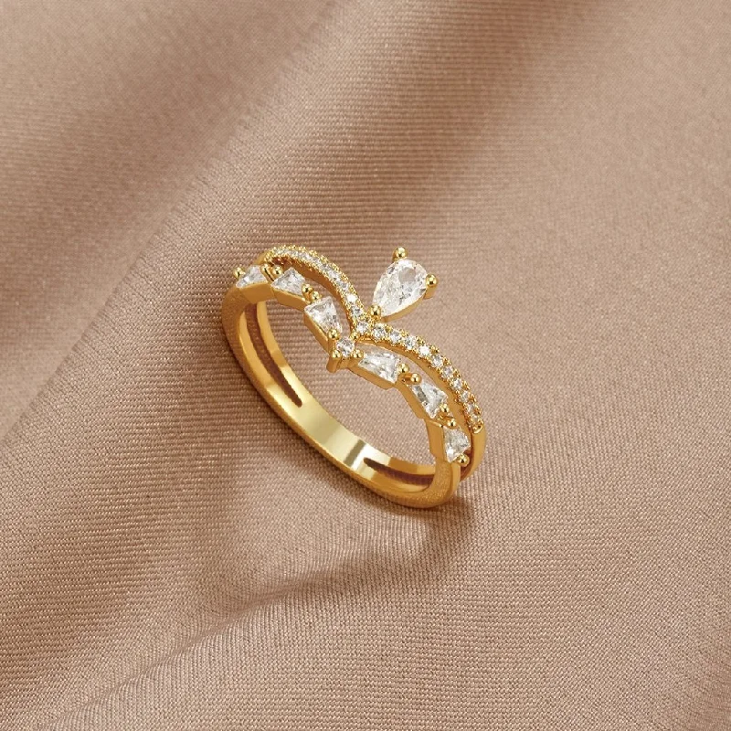 Ladies signet ring-18K Gold Lilly Crystal Ring