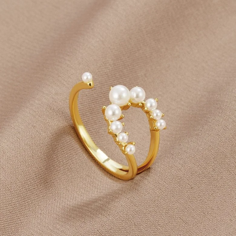 Ladies vintage ring-18K Gold Pearl Wrap Ring