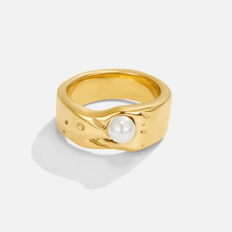 Ladies gemstone wedding ring-Malia Chunky Gold Pearl Ring